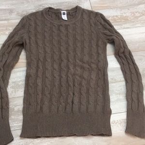 Gap sweater